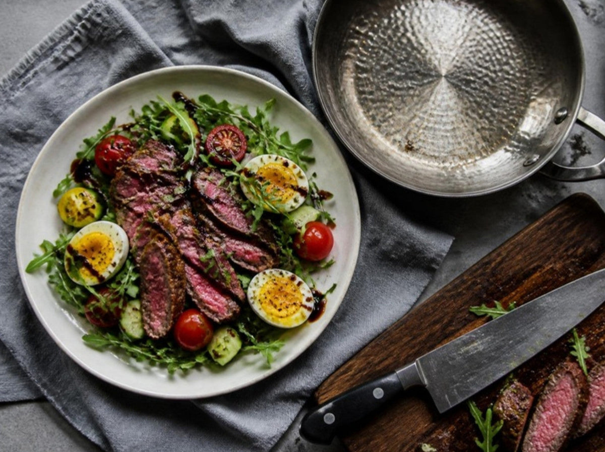 Biefstuksalade met balsamico en zachtgekookt ei